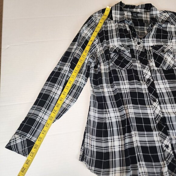 Torrid size 0 / L plaid black and white button down shirt - Picture 7 of 9